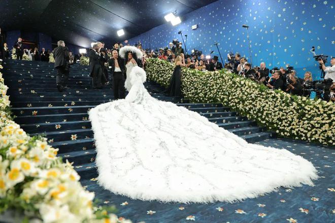 37000vip威尼斯本年的Met Gala怎样就成了“最无聊”的一届？(图23)