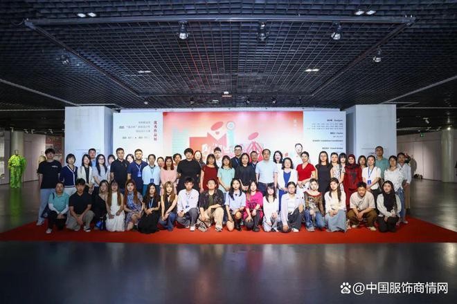 37000Cm威尼斯官方白玫瑰·2025天下纺织打扮时髦与科技立异大会胜利举行(图3)