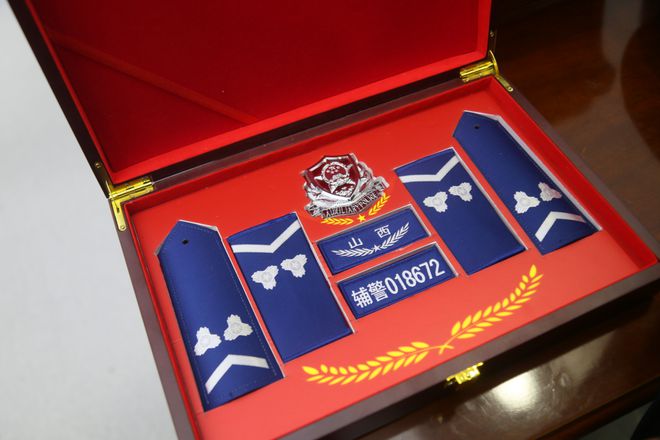 职业装定制县局为辅警配发天下同一款、肩章(图1)