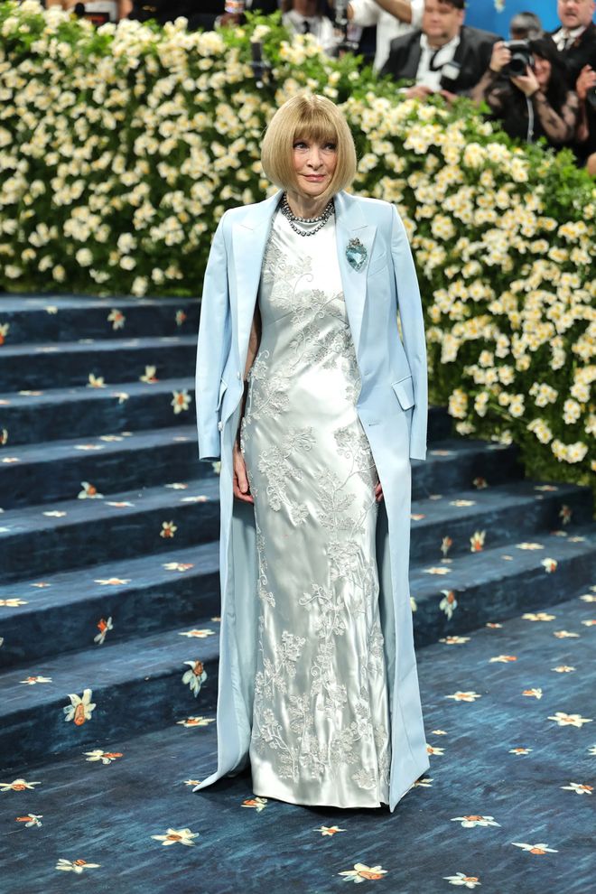 高端服装设计刘雯冷艳、安妮·海瑟薇美出新高度！本年Met Gala终究谁赢了？